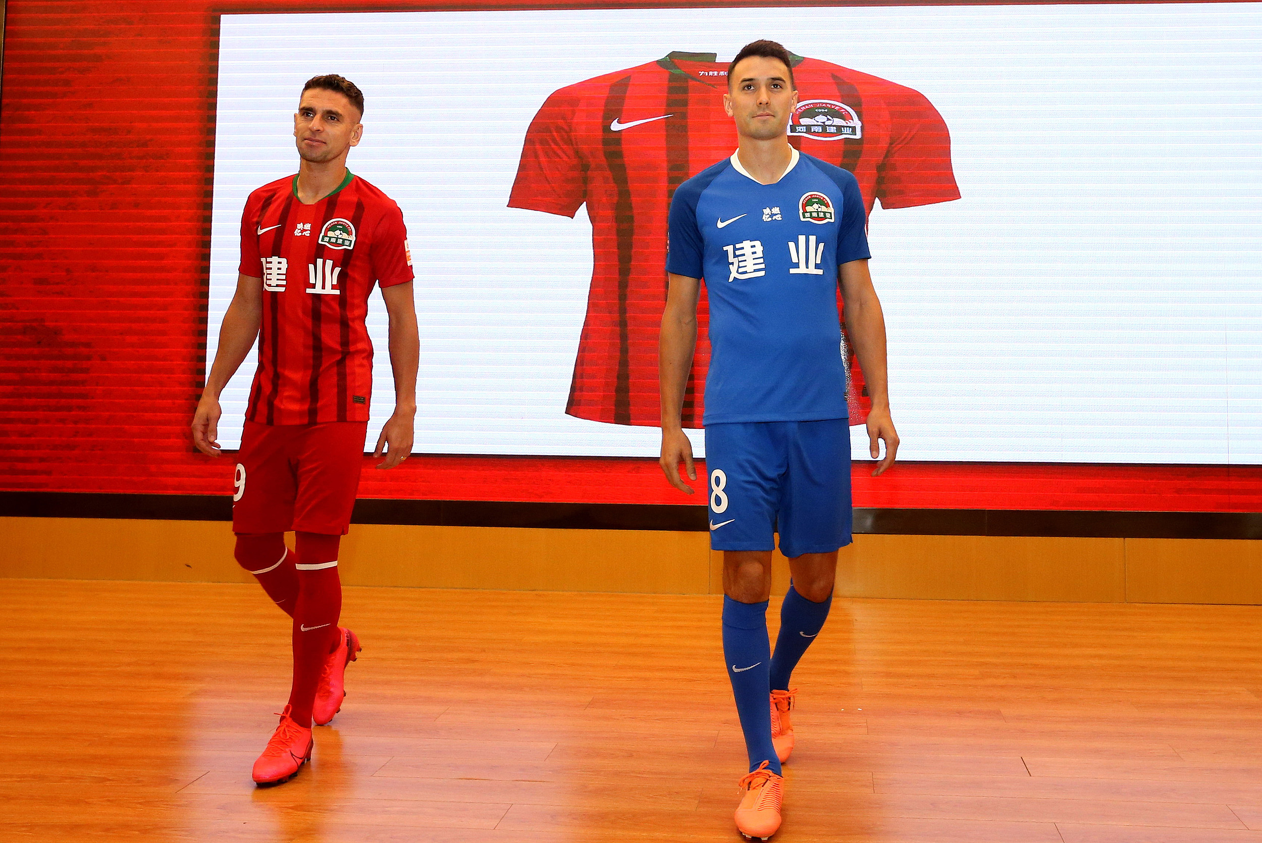 包含里程碑夜门兴格拉德巴赫止住颓势，中超赛后刷纪录，管理层满意，阵容厚度经受考验的词条